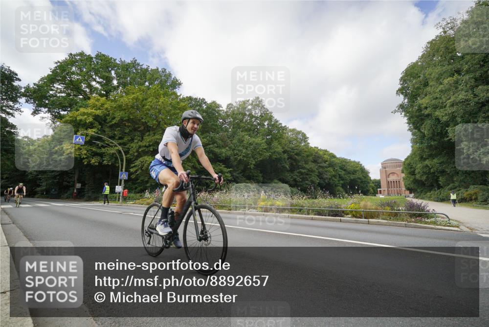 14.09.2025 - Stadtparktriathlon Michael Burmester http://msf.ph/oto/8892657 14.09.2025 11:19:13 Radfahren 797, 806, 835, 911, 914, 947, 969 meine-sportfotos.de