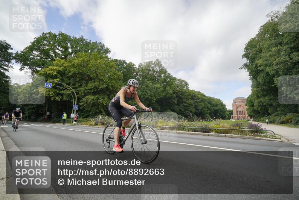 14.09.2025 - Stadtparktriathlon Michael Burmester http://msf.ph/oto/8892663 14.09.2025 11:19:25 Radfahren 846, 890, 905, 916, 942 meine-sportfotos.de