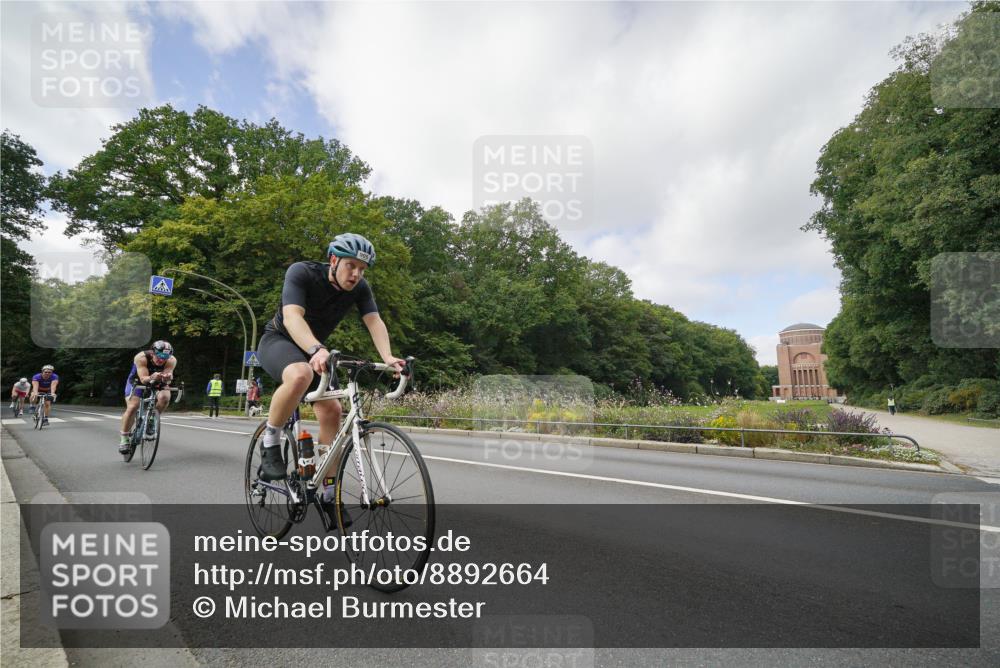 14.09.2025 - Stadtparktriathlon Michael Burmester http://msf.ph/oto/8892664 14.09.2025 11:19:26 Radfahren 846, 890, 905, 916, 942 meine-sportfotos.de
