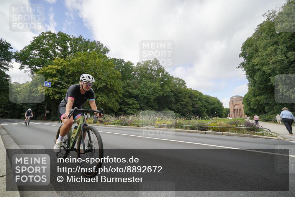 14.09.2025 - Stadtparktriathlon Michael Burmester http://msf.ph/oto/8892672 14.09.2025 11:19:39 Radfahren 854, 898, 944, 979 meine-sportfotos.de