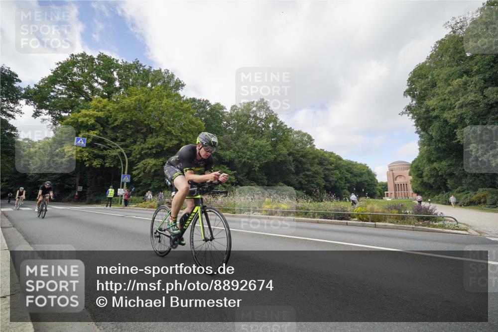 14.09.2025 - Stadtparktriathlon Michael Burmester http://msf.ph/oto/8892674 14.09.2025 11:19:47 Radfahren 825, 836, 898, 1009, 1020 meine-sportfotos.de