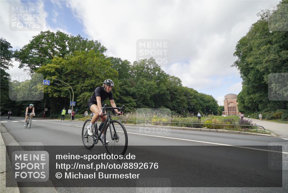 14.09.2025 - Stadtparktriathlon Michael Burmester http://msf.ph/oto/8892676 14.09.2025 11:19:49 Radfahren 825, 836, 898, 1009, 1020 meine-sportfotos.de