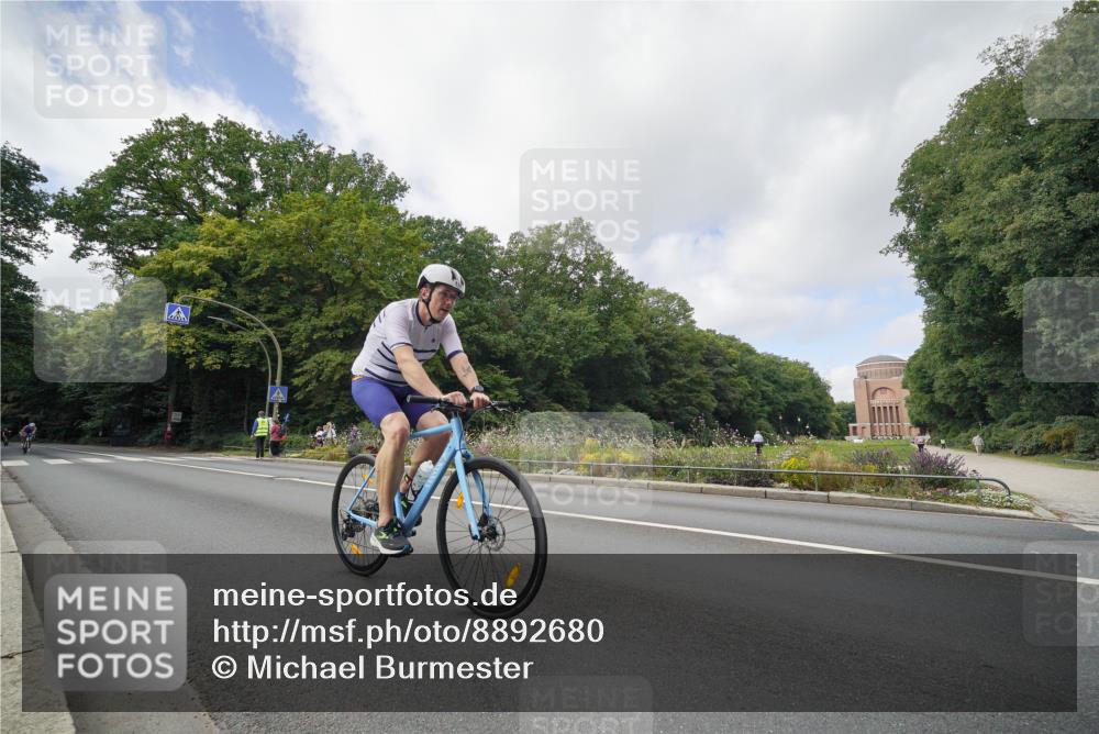 14.09.2025 - Stadtparktriathlon Michael Burmester http://msf.ph/oto/8892680 14.09.2025 11:19:55 Radfahren 825, 836, 867, 990, 1020 meine-sportfotos.de