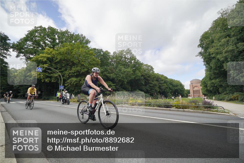 14.09.2025 - Stadtparktriathlon Michael Burmester http://msf.ph/oto/8892682 14.09.2025 11:20:03 Radfahren 841, 867, 925, 975, 984, 990 meine-sportfotos.de
