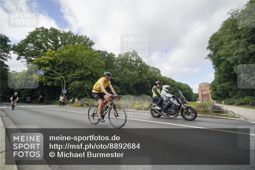 14.09.2025 - Stadtparktriathlon Michael Burmester http://msf.ph/oto/8892684 14.09.2025 11:20:04 Radfahren 841, 867, 925, 975, 984, 990 meine-sportfotos.de