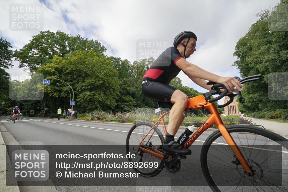 14.09.2025 - Stadtparktriathlon Michael Burmester http://msf.ph/oto/8892699 14.09.2025 11:20:33 Radfahren 838, 847, 874, 889, 917, 1018 meine-sportfotos.de