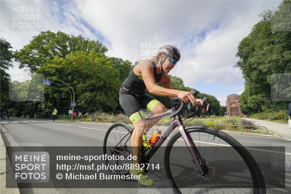 14.09.2025 - Stadtparktriathlon Michael Burmester http://msf.ph/oto/8892714 14.09.2025 11:21:07 Radfahren 822, 827, 973, 982, 1012 meine-sportfotos.de