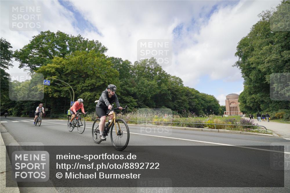 14.09.2025 - Stadtparktriathlon Michael Burmester http://msf.ph/oto/8892722 14.09.2025 11:21:42 Radfahren 734, 828, 871, 927, 945, 955, 960 meine-sportfotos.de