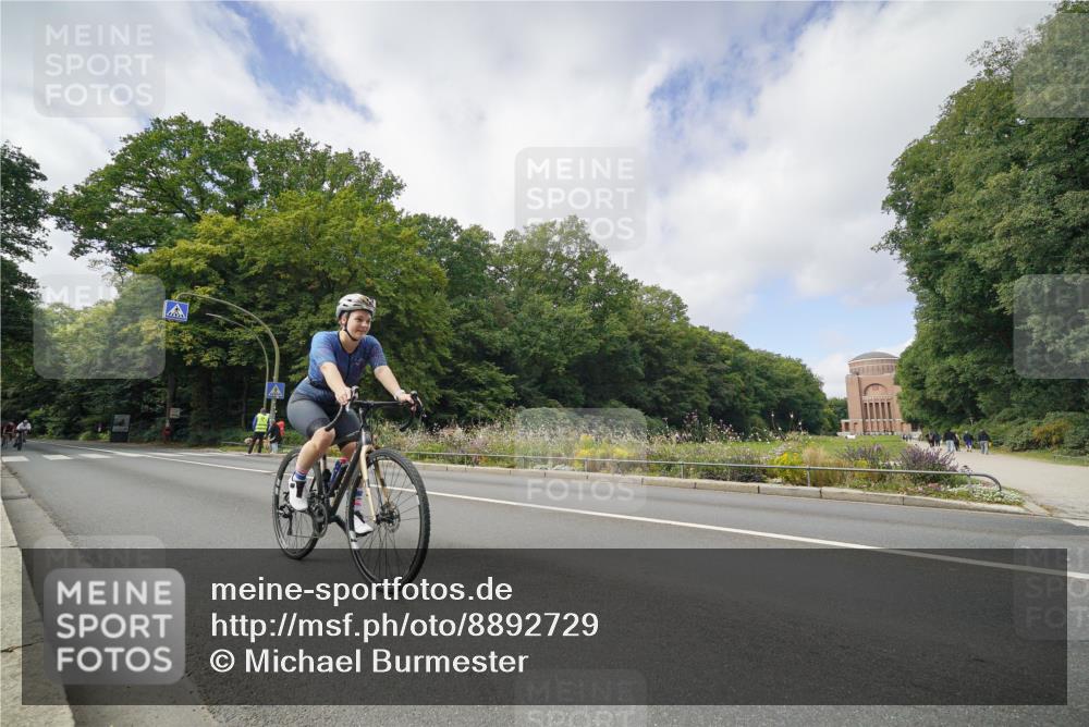 14.09.2025 - Stadtparktriathlon Michael Burmester http://msf.ph/oto/8892729 14.09.2025 11:21:50 Radfahren 828, 873, 927, 945, 981 meine-sportfotos.de