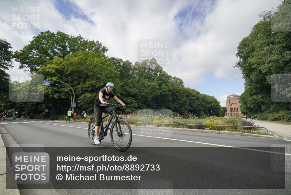 14.09.2025 - Stadtparktriathlon Michael Burmester http://msf.ph/oto/8892733 14.09.2025 11:22:02 Radfahren 939, 978, 1007, 1014, 1017 meine-sportfotos.de