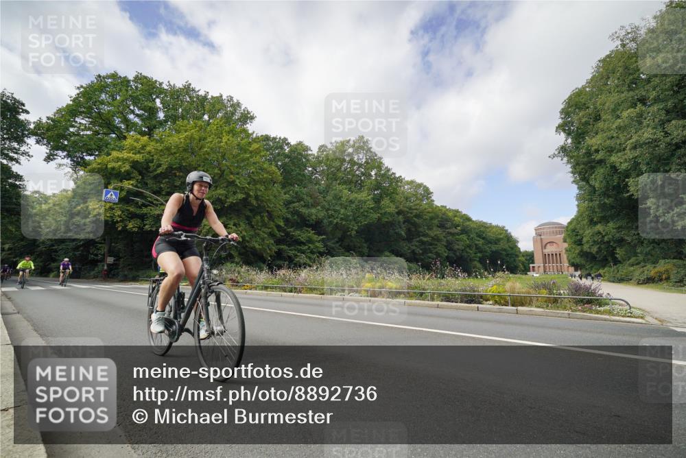 14.09.2025 - Stadtparktriathlon Michael Burmester http://msf.ph/oto/8892736 14.09.2025 11:22:06 Radfahren 842, 929, 939, 964, 972, 978, 1007, 1014, 1017 meine-sportfotos.de