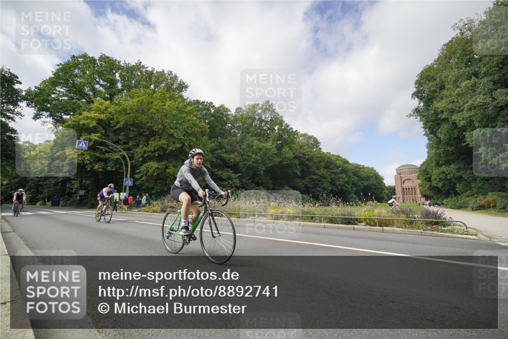 14.09.2025 - Stadtparktriathlon Michael Burmester http://msf.ph/oto/8892741 14.09.2025 11:22:13 Radfahren 842, 855, 929, 952, 964, 972, 1007, 1014 meine-sportfotos.de