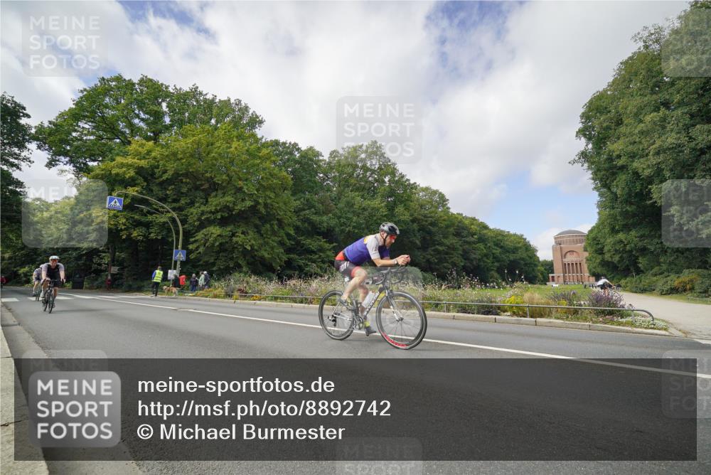 14.09.2025 - Stadtparktriathlon Michael Burmester http://msf.ph/oto/8892742 14.09.2025 11:22:14 Radfahren 842, 855, 929, 952, 964, 972, 997, 1007, 1014 meine-sportfotos.de