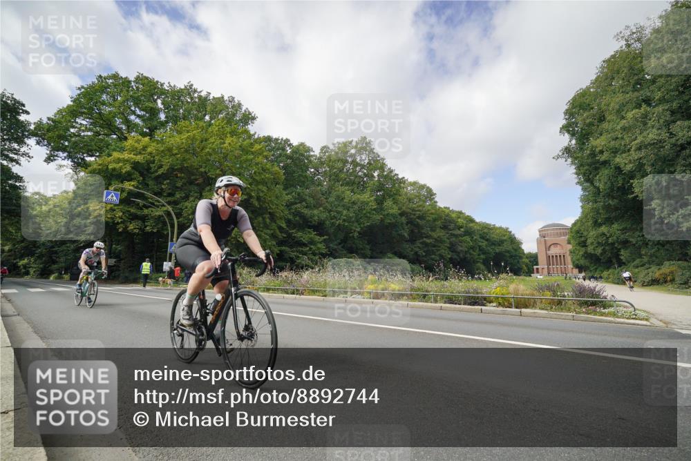 14.09.2025 - Stadtparktriathlon Michael Burmester http://msf.ph/oto/8892744 14.09.2025 11:22:15 Radfahren 842, 855, 929, 952, 964, 972, 997, 1007, 1014 meine-sportfotos.de