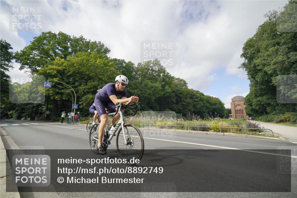 14.09.2025 - Stadtparktriathlon Michael Burmester http://msf.ph/oto/8892749 14.09.2025 11:22:33 Radfahren 857, 880, 892, 901, 998 meine-sportfotos.de