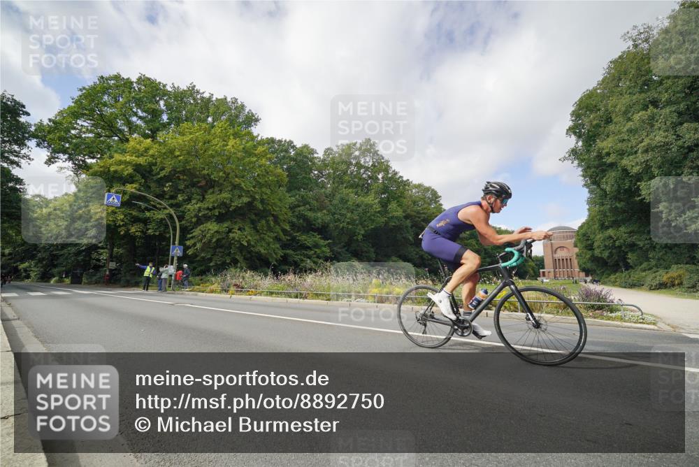 14.09.2025 - Stadtparktriathlon Michael Burmester http://msf.ph/oto/8892750 14.09.2025 11:22:33 Radfahren 857, 880, 892, 901, 998 meine-sportfotos.de