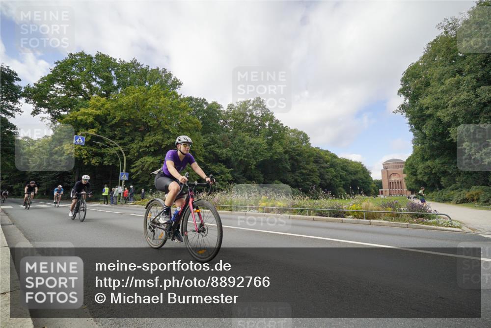 14.09.2025 - Stadtparktriathlon Michael Burmester http://msf.ph/oto/8892766 14.09.2025 11:23:01 Radfahren 829, 831, 851, 882, 918, 920, 948, 963, 974 meine-sportfotos.de