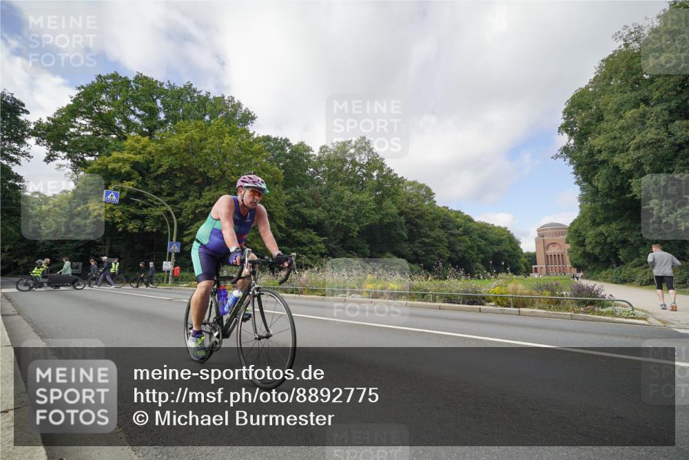 14.09.2025 - Stadtparktriathlon Michael Burmester http://msf.ph/oto/8892775 14.09.2025 11:23:17 Radfahren 886, 946 meine-sportfotos.de
