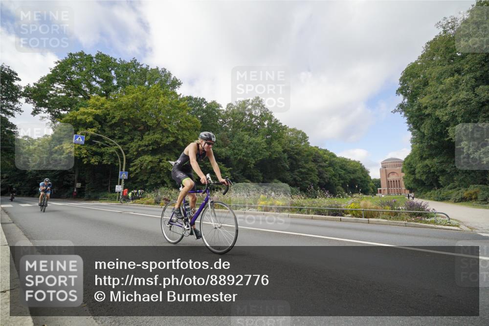 14.09.2025 - Stadtparktriathlon Michael Burmester http://msf.ph/oto/8892776 14.09.2025 11:23:31 Radfahren 858, 888, 966 meine-sportfotos.de