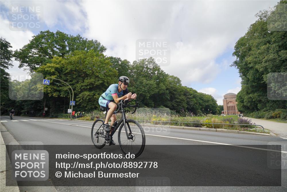 14.09.2025 - Stadtparktriathlon Michael Burmester http://msf.ph/oto/8892778 14.09.2025 11:23:32 Radfahren 858, 888, 966 meine-sportfotos.de