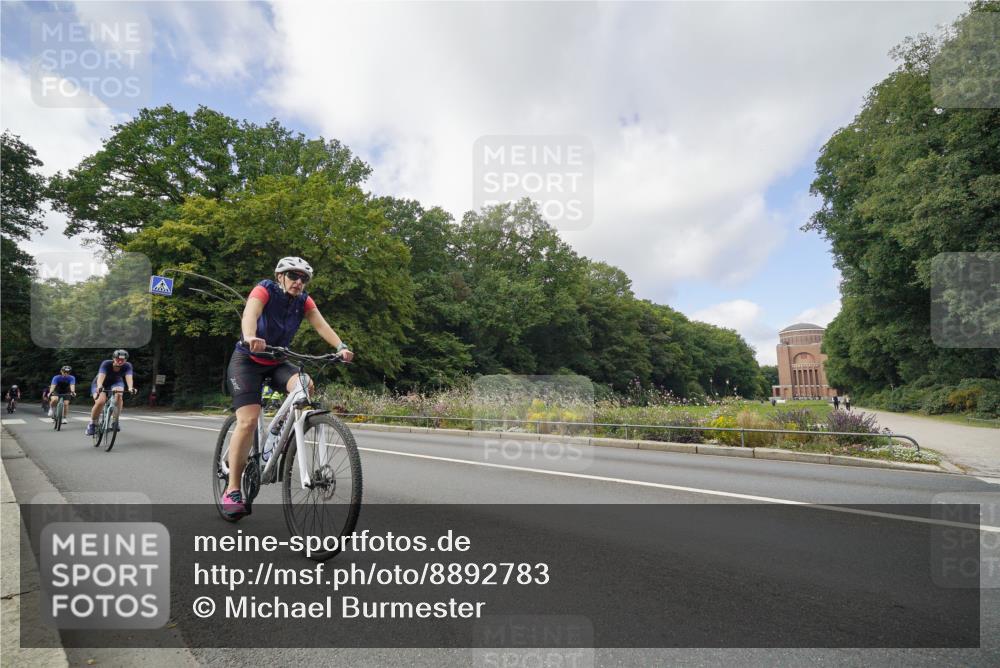14.09.2025 - Stadtparktriathlon Michael Burmester http://msf.ph/oto/8892783 14.09.2025 11:23:45 Radfahren 849, 893, 936, 940, 943, 994, 1005, 1008, 1011 meine-sportfotos.de
