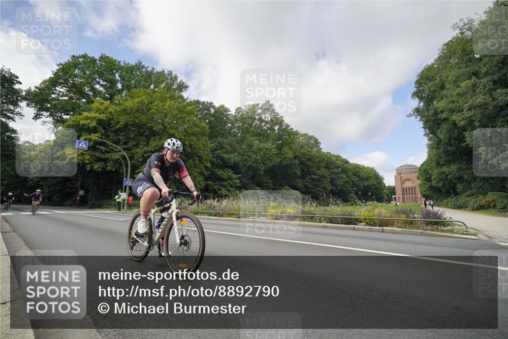 14.09.2025 - Stadtparktriathlon Michael Burmester http://msf.ph/oto/8892790 14.09.2025 11:23:50 Radfahren 824, 893, 936, 940, 943, 994, 1005, 1008, 1011 meine-sportfotos.de