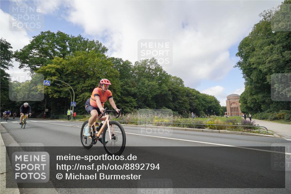 14.09.2025 - Stadtparktriathlon Michael Burmester http://msf.ph/oto/8892794 14.09.2025 11:24:01 Radfahren 823, 824, 876, 878, 895, 915, 924, 986, 987 meine-sportfotos.de
