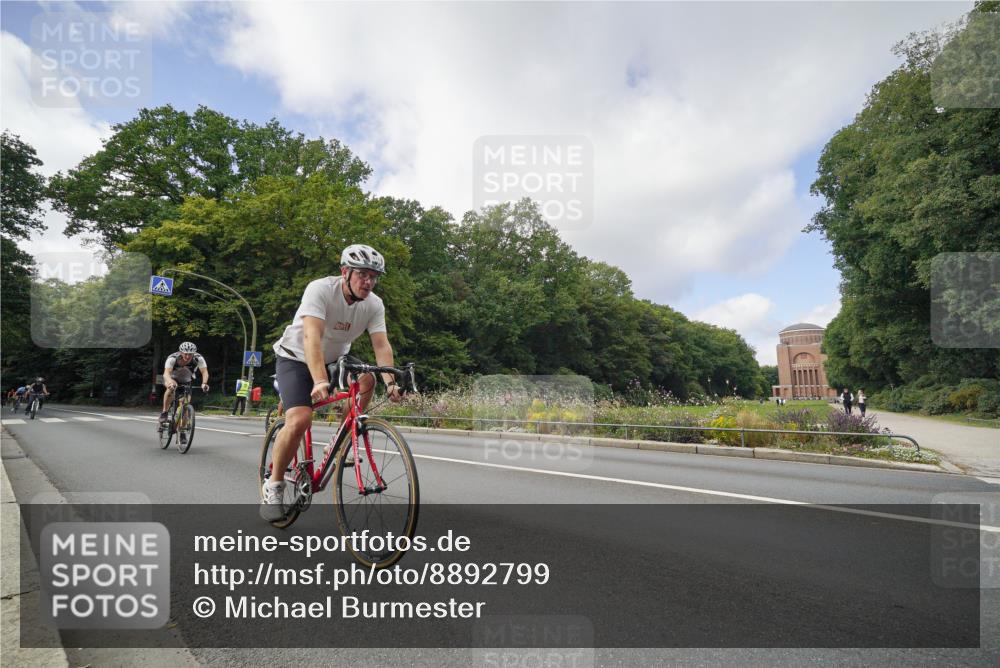 14.09.2025 - Stadtparktriathlon Michael Burmester http://msf.ph/oto/8892799 14.09.2025 11:24:04 Radfahren 823, 876, 878, 895, 915, 924, 970, 986, 987 meine-sportfotos.de