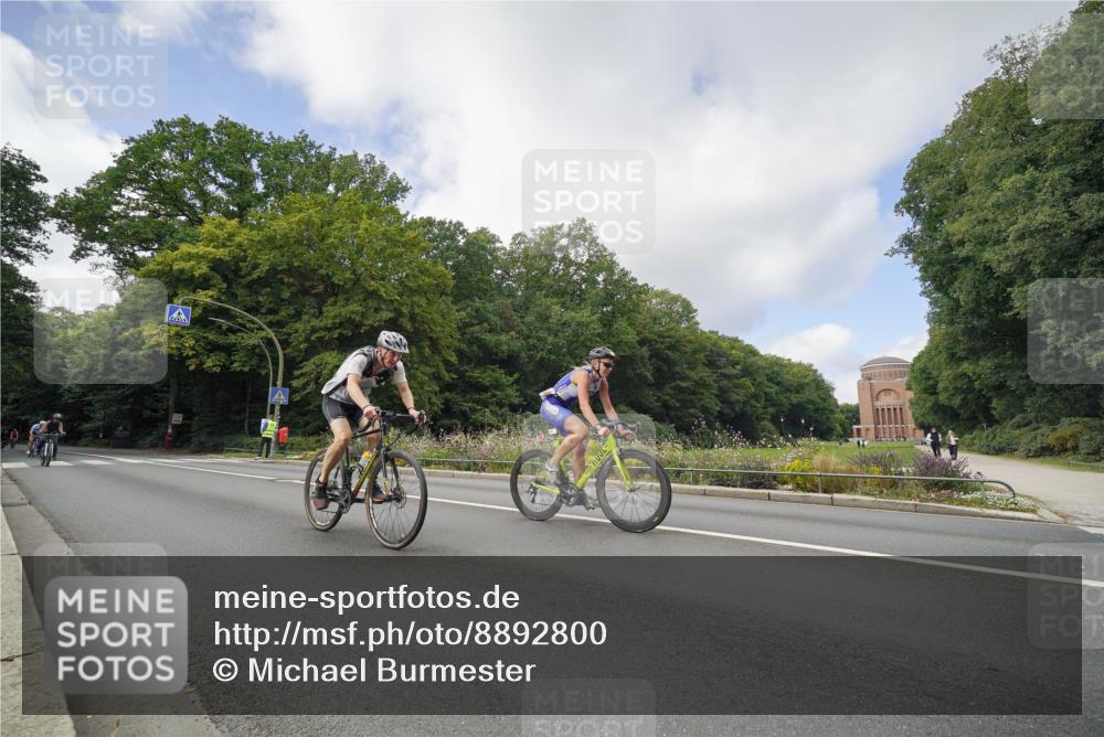 14.09.2025 - Stadtparktriathlon Michael Burmester http://msf.ph/oto/8892800 14.09.2025 11:24:05 Radfahren 823, 876, 878, 894, 895, 915, 924, 970, 986, 987 meine-sportfotos.de