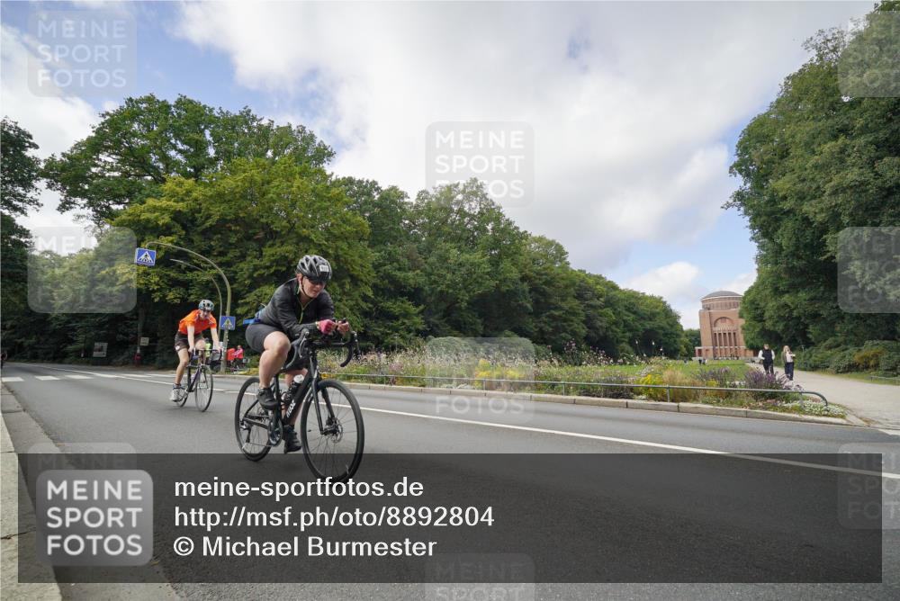 14.09.2025 - Stadtparktriathlon Michael Burmester http://msf.ph/oto/8892804 14.09.2025 11:24:12 Radfahren 823, 894, 924, 968, 970 meine-sportfotos.de