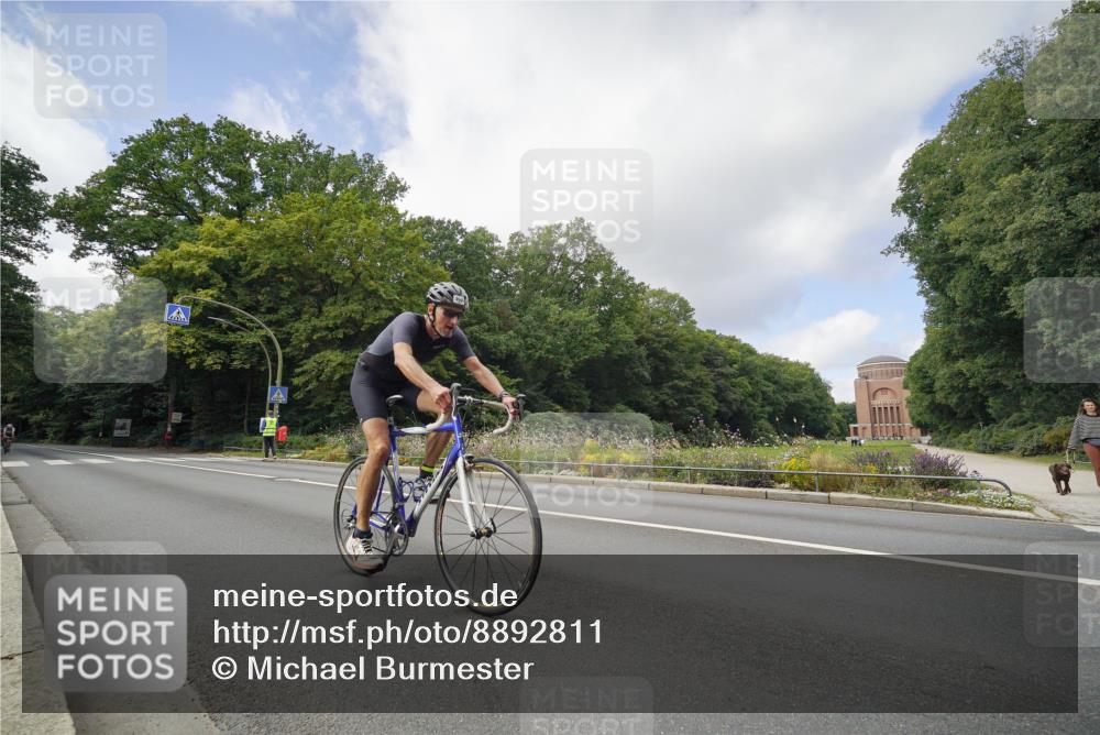 14.09.2025 - Stadtparktriathlon Michael Burmester http://msf.ph/oto/8892811 14.09.2025 11:24:42 Radfahren 756, 877, 900, 962 meine-sportfotos.de