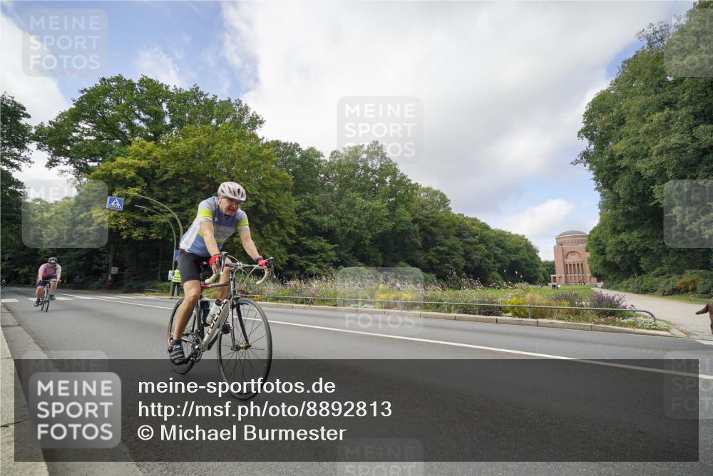 14.09.2025 - Stadtparktriathlon Michael Burmester http://msf.ph/oto/8892813 14.09.2025 11:24:47 Radfahren 756, 877, 900, 950, 962, 967 meine-sportfotos.de