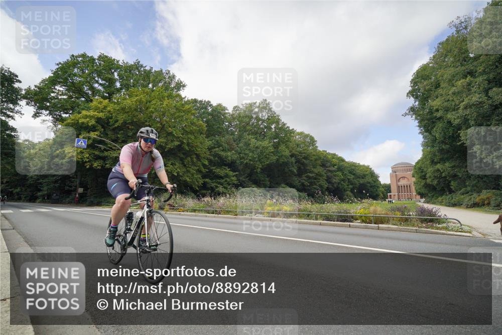 14.09.2025 - Stadtparktriathlon Michael Burmester http://msf.ph/oto/8892814 14.09.2025 11:24:49 Radfahren 756, 950, 962, 967 meine-sportfotos.de