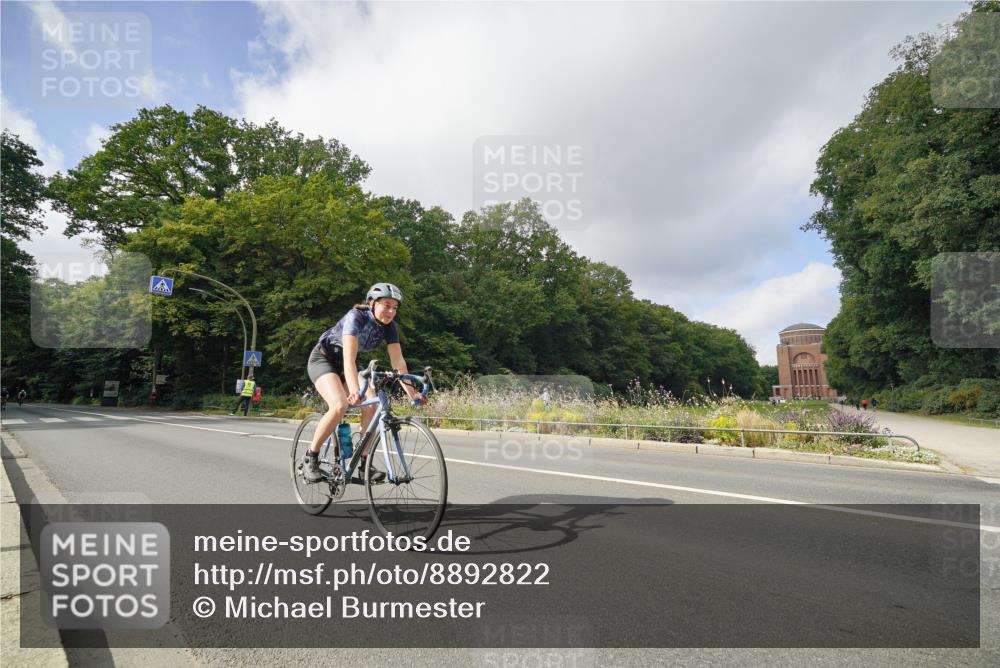 14.09.2025 - Stadtparktriathlon Michael Burmester http://msf.ph/oto/8892822 14.09.2025 11:25:34 Radfahren 826, 852, 919, 992, 1000 meine-sportfotos.de