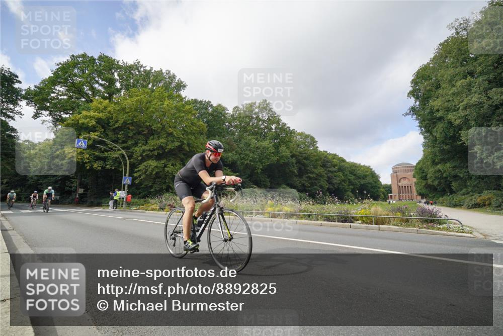 14.09.2025 - Stadtparktriathlon Michael Burmester http://msf.ph/oto/8892825 14.09.2025 11:25:39 Radfahren 826, 837, 852, 919, 992, 1000 meine-sportfotos.de