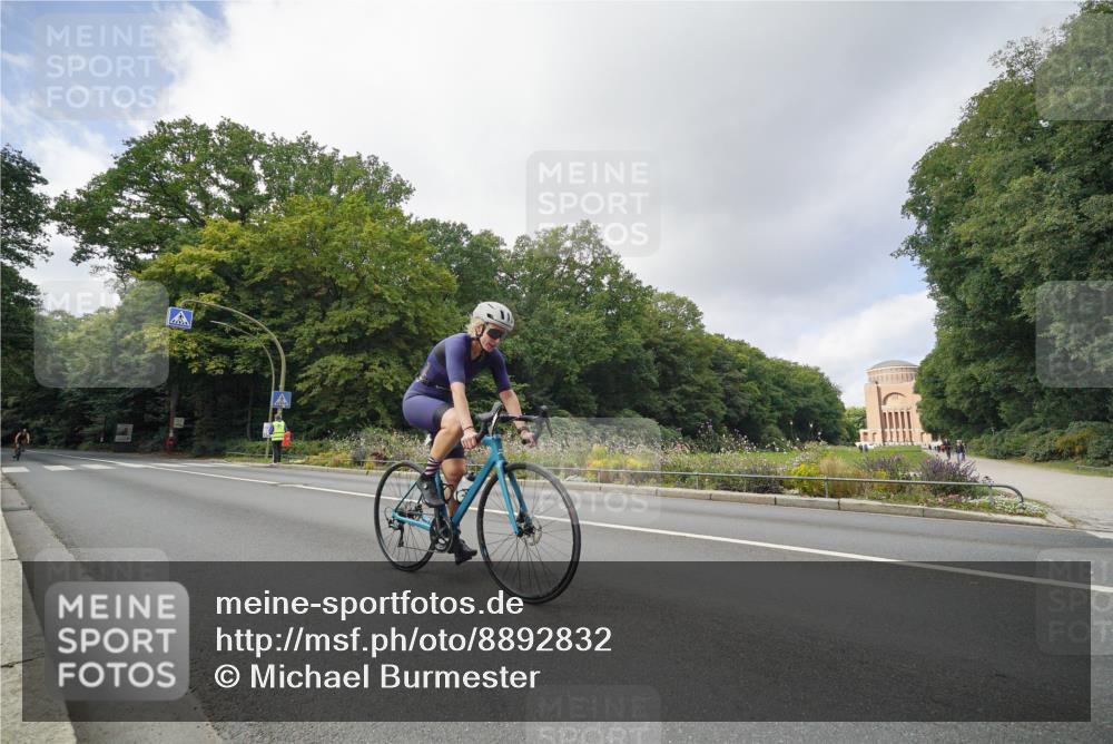 14.09.2025 - Stadtparktriathlon Michael Burmester http://msf.ph/oto/8892832 14.09.2025 11:26:06 Radfahren 930, 951, 1006 meine-sportfotos.de