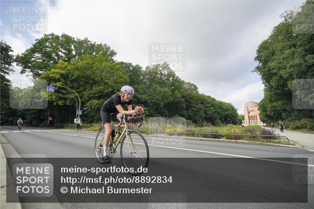 14.09.2025 - Stadtparktriathlon Michael Burmester http://msf.ph/oto/8892834 14.09.2025 11:26:12 Radfahren 835, 930, 951 meine-sportfotos.de