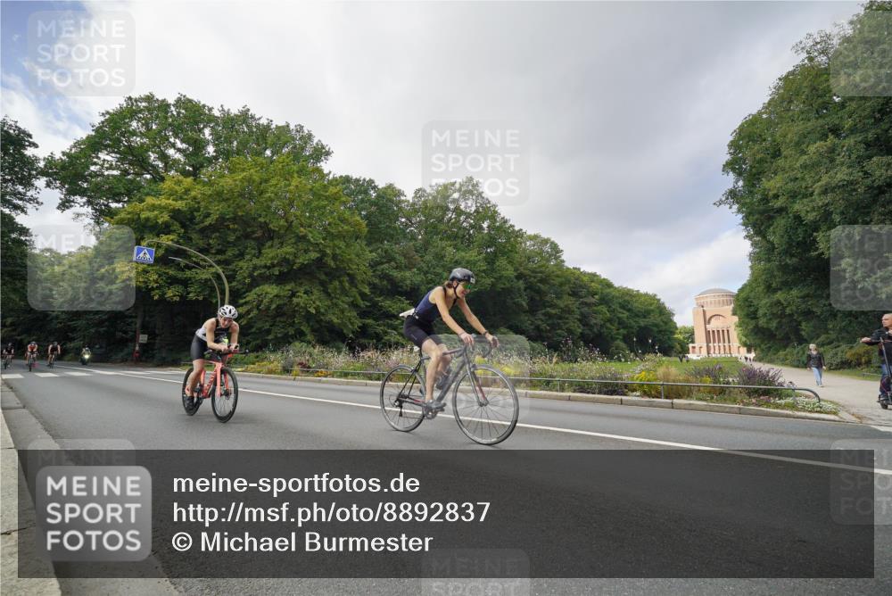 14.09.2025 - Stadtparktriathlon Michael Burmester http://msf.ph/oto/8892837 14.09.2025 11:26:24 Radfahren 846, 902, 926, 934, 935, 993, 1015 meine-sportfotos.de