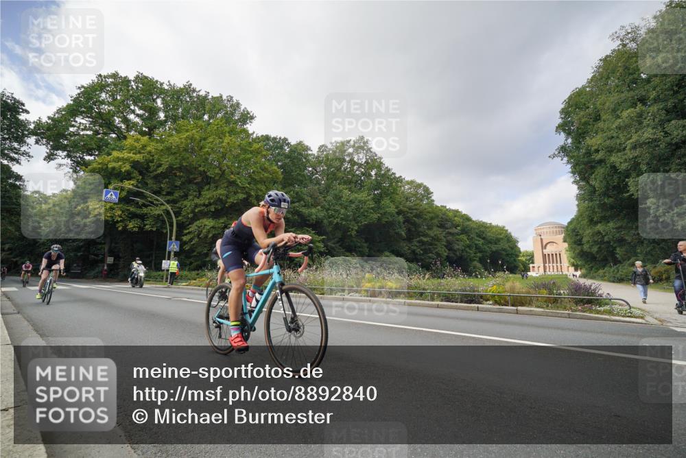 14.09.2025 - Stadtparktriathlon Michael Burmester http://msf.ph/oto/8892840 14.09.2025 11:26:27 Radfahren 846, 902, 926, 934, 935, 993, 1015 meine-sportfotos.de
