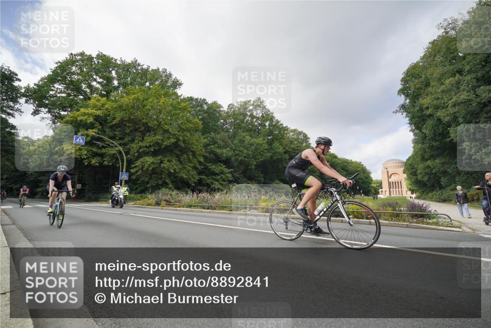 14.09.2025 - Stadtparktriathlon Michael Burmester http://msf.ph/oto/8892841 14.09.2025 11:26:28 Radfahren 846, 902, 926, 934, 935, 993, 1015 meine-sportfotos.de