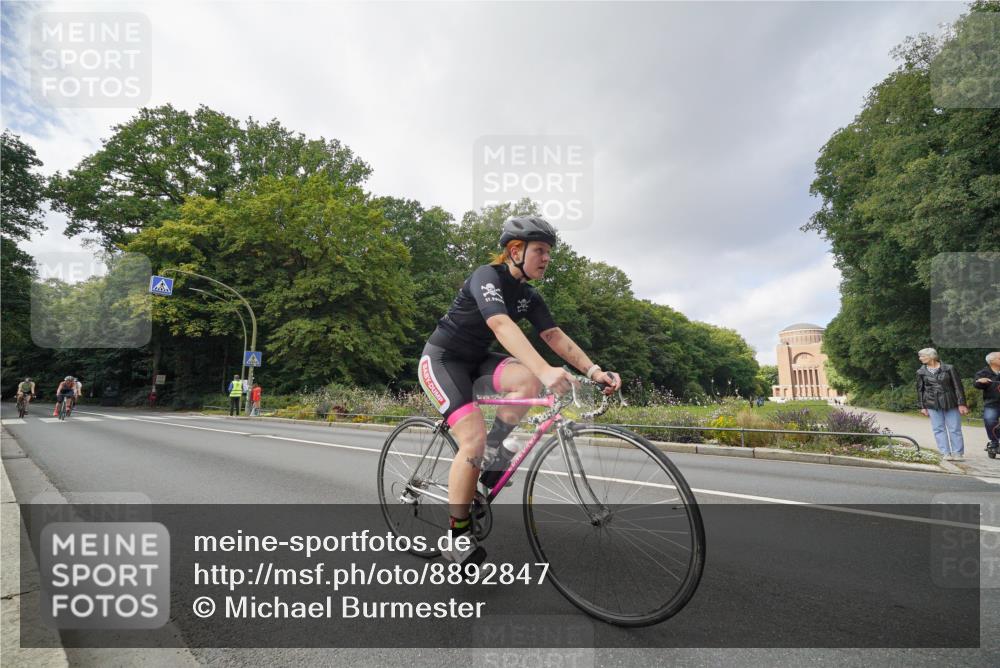 14.09.2025 - Stadtparktriathlon Michael Burmester http://msf.ph/oto/8892847 14.09.2025 11:26:37 Radfahren 846, 905, 911, 931, 942, 961, 976 meine-sportfotos.de