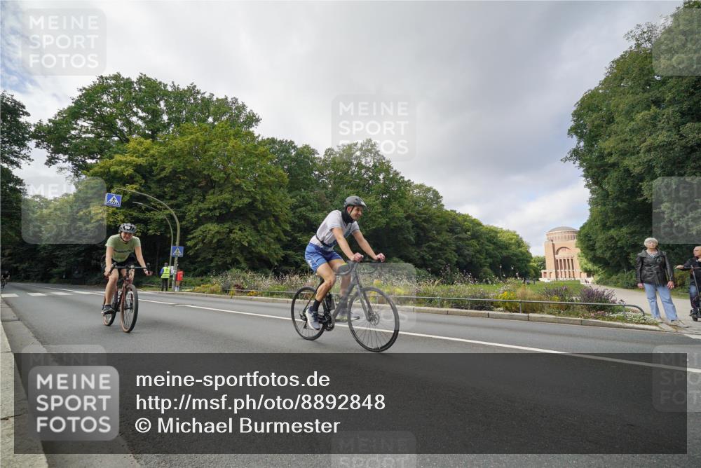 14.09.2025 - Stadtparktriathlon Michael Burmester http://msf.ph/oto/8892848 14.09.2025 11:26:40 Radfahren 905, 911, 914, 931, 942, 961, 976 meine-sportfotos.de