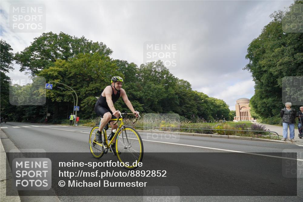 14.09.2025 - Stadtparktriathlon Michael Burmester http://msf.ph/oto/8892852 14.09.2025 11:26:49 Radfahren 868, 898, 905, 914, 932, 969, 985 meine-sportfotos.de