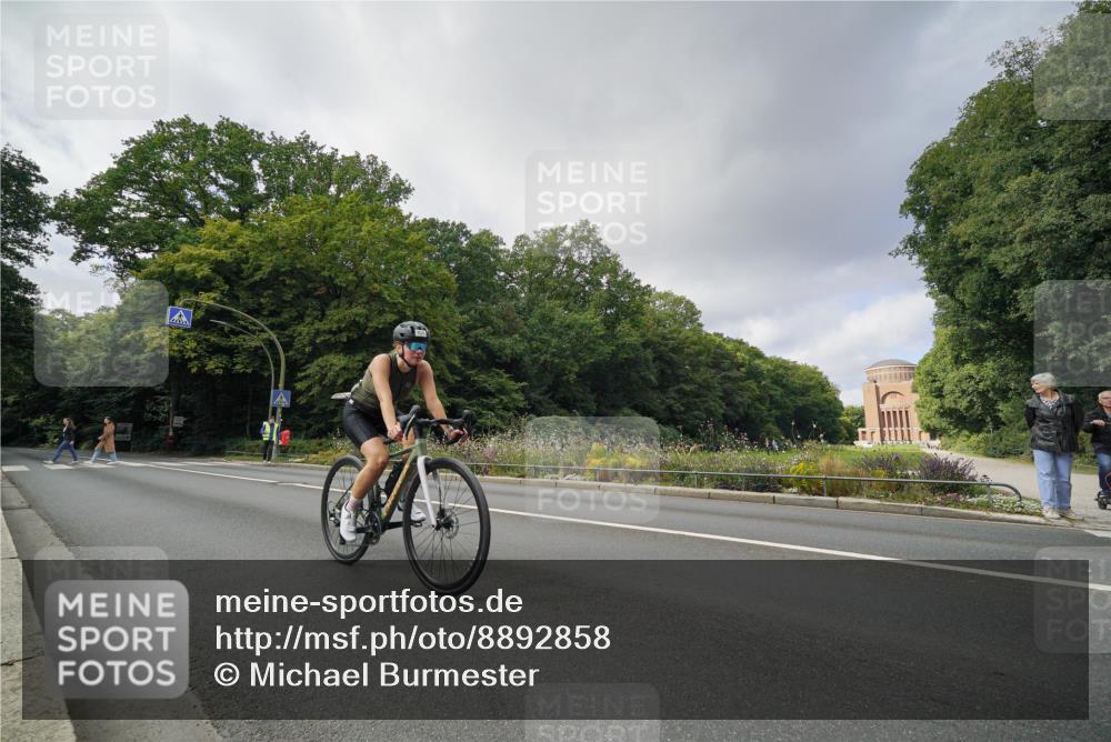 14.09.2025 - Stadtparktriathlon Michael Burmester http://msf.ph/oto/8892858 14.09.2025 11:26:58 Radfahren 868, 898, 932, 969, 985, 995 meine-sportfotos.de