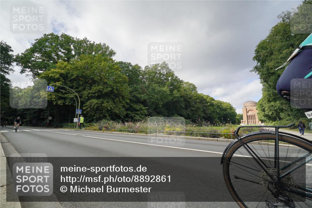 14.09.2025 - Stadtparktriathlon Michael Burmester http://msf.ph/oto/8892861 14.09.2025 11:27:19 Radfahren 836, 838, 867, 874, 947, 979, 996 meine-sportfotos.de
