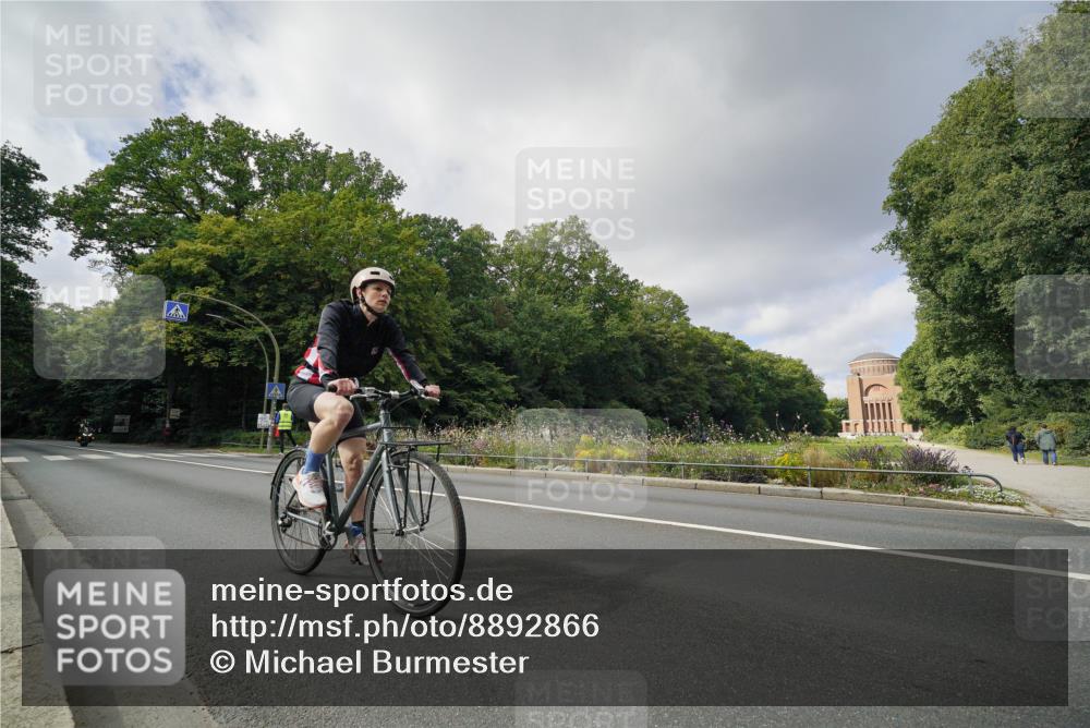 14.09.2025 - Stadtparktriathlon Michael Burmester http://msf.ph/oto/8892866 14.09.2025 11:27:27 Radfahren 838, 867, 874, 979, 996 meine-sportfotos.de