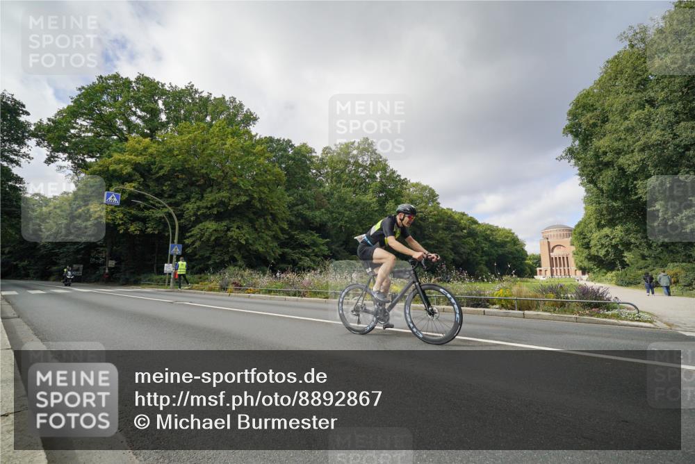 14.09.2025 - Stadtparktriathlon Michael Burmester http://msf.ph/oto/8892867 14.09.2025 11:27:27 Radfahren 838, 867, 874, 979, 996 meine-sportfotos.de