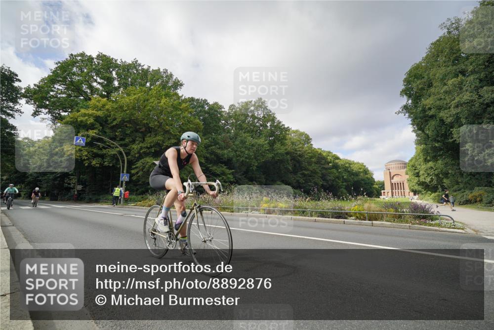 14.09.2025 - Stadtparktriathlon Michael Burmester http://msf.ph/oto/8892876 14.09.2025 11:27:43 Radfahren 833, 841, 872, 889, 917, 944, 990, 1016, 1020 meine-sportfotos.de