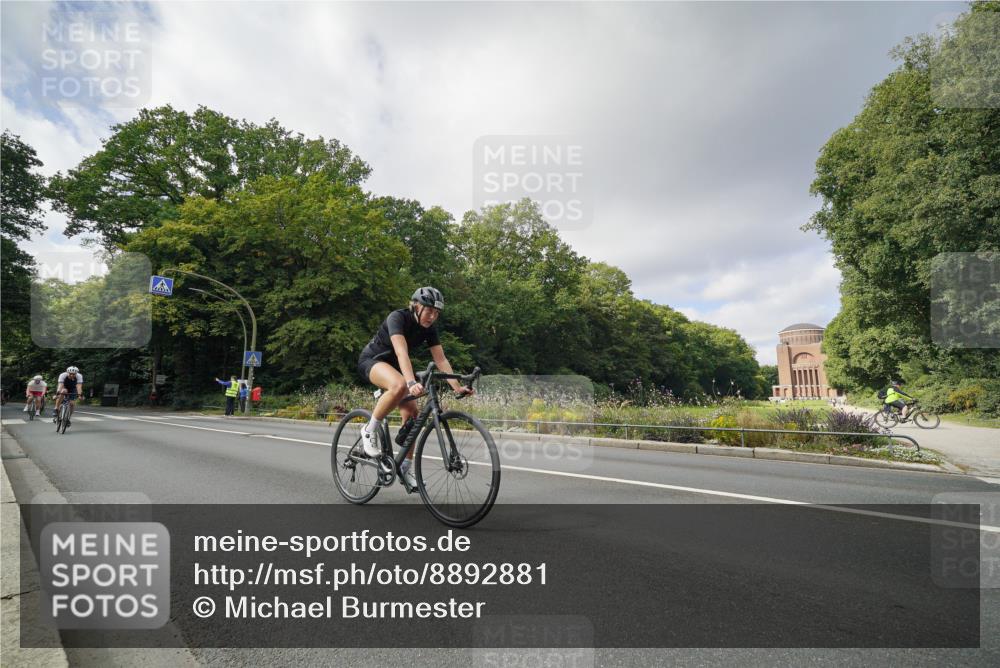 14.09.2025 - Stadtparktriathlon Michael Burmester http://msf.ph/oto/8892881 14.09.2025 11:27:52 Radfahren 833, 848, 853, 872, 890, 897, 916, 944, 990, 1009, 1016 meine-sportfotos.de