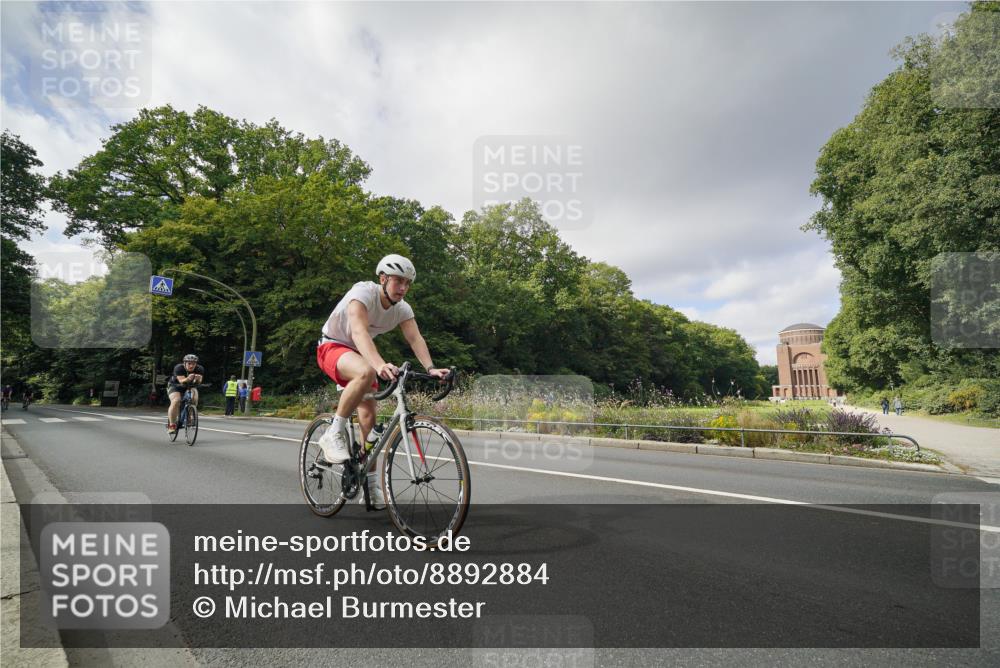 14.09.2025 - Stadtparktriathlon Michael Burmester http://msf.ph/oto/8892884 14.09.2025 11:27:54 Radfahren 833, 848, 853, 872, 890, 897, 916, 1009 meine-sportfotos.de